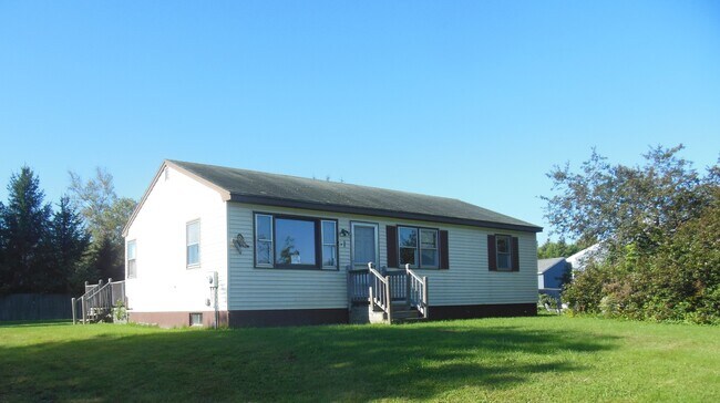 3 Bedroom Ranch - 17 Kingman St