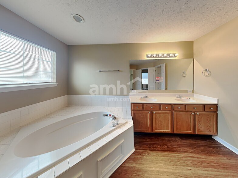 Building Photo - 6534 Amherst Way