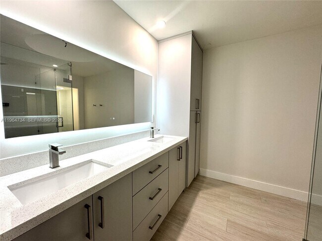 Building Photo - 15896 Kilmarnock Dr