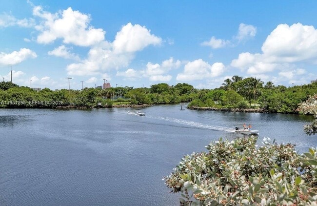 Building Photo - 1170 N Federal Hwy