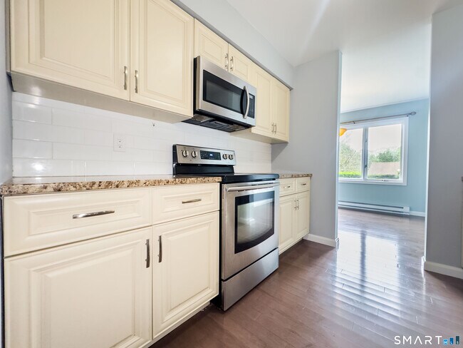 Building Photo - 19 Twin Oaks