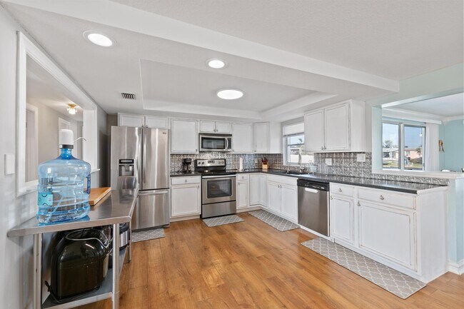 Building Photo - 121 Carlisle Ave NW