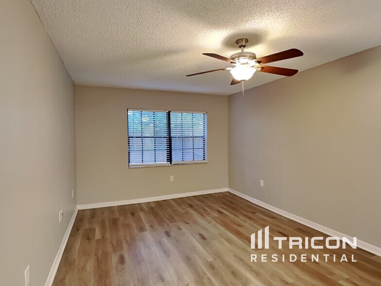 Building Photo - 10827 Claymont Dr
