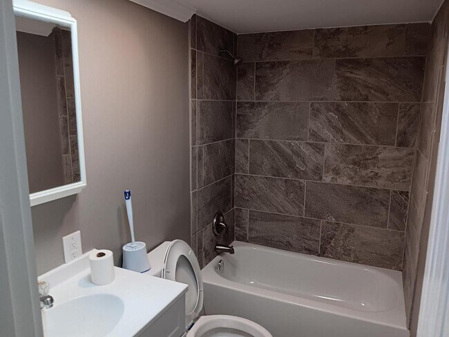 Building Photo - 1741 Horne Rd