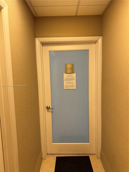 Building Photo - 1420 Brickell Bay Dr