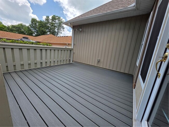 Building Photo - 15 Thackery Ln