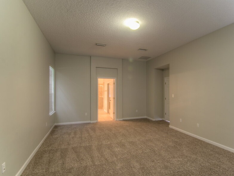 Building Photo - 2533 Sunny Creek Dr