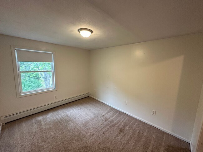 Building Photo - 169 Rocky Hill Rd