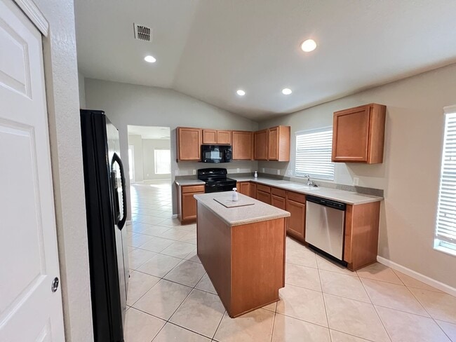 Building Photo - You’ve Found IT! Your Next Home! 4 Bedroom, 2 Bathroom in Ocala — $500 Off a Month’s Rent!!!
