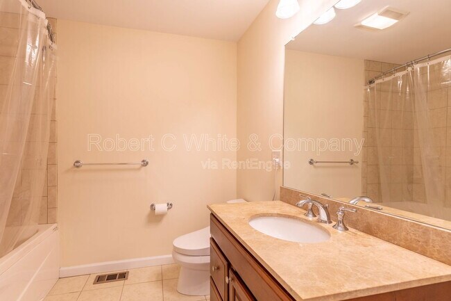 Building Photo - 330 Crystal Ave