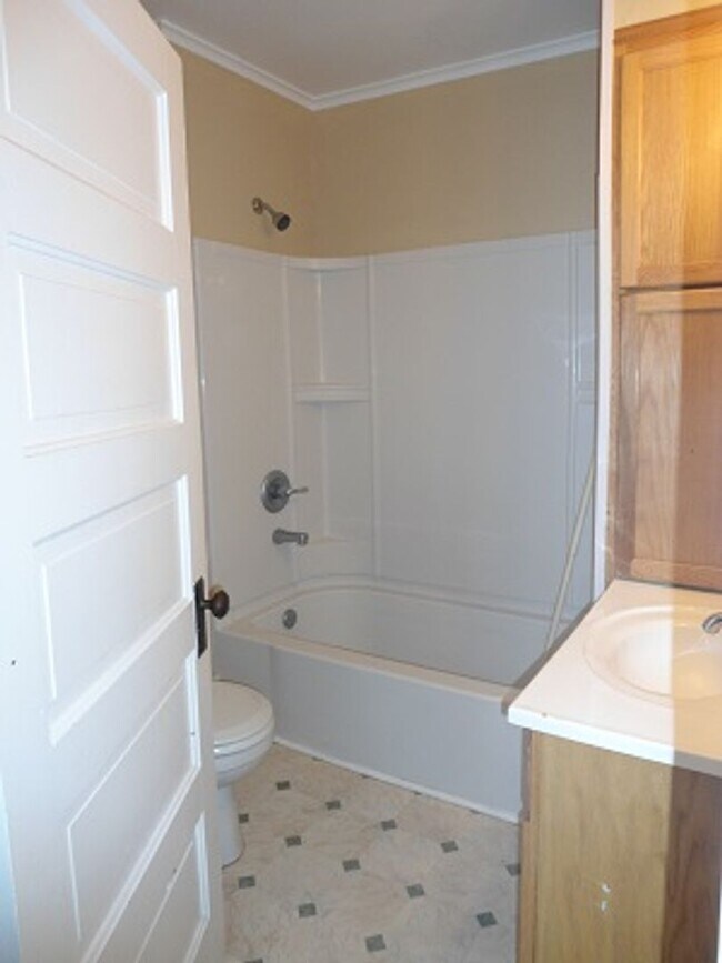 Building Photo - 1549 Bever Ave SE