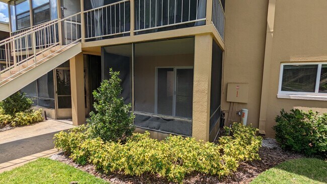 Building Photo - 1000 Lake of the Woods Blvd