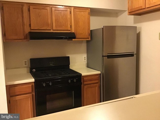 Building Photo - 8961 Town Center Cir