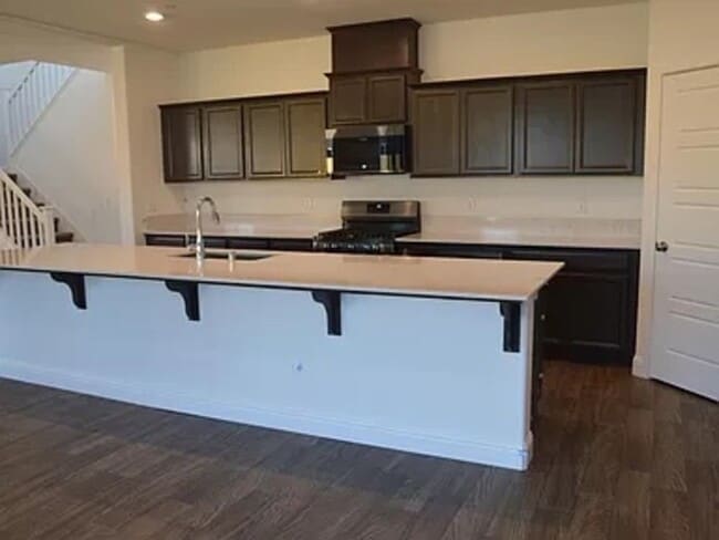 Building Photo - 2402 Urdaneta Way