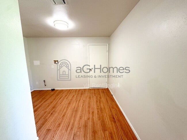 Building Photo - 4722 SE 27th St