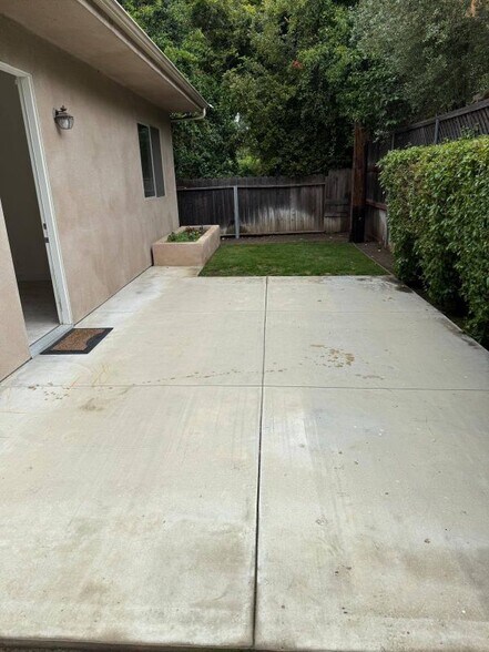 Building Photo - 4420 Matilija Ave