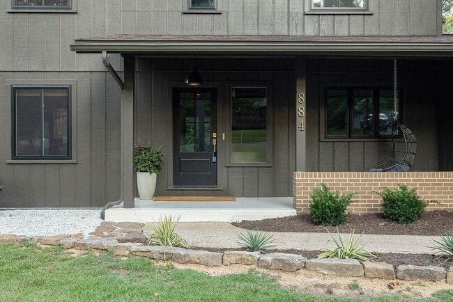 Building Photo - 884 Shrewsbury Ln