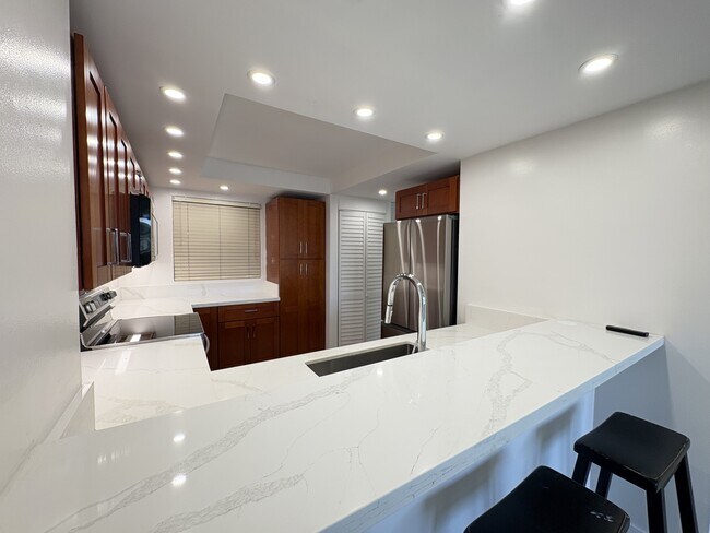 Building Photo - 500 Lunalilo Home Rd