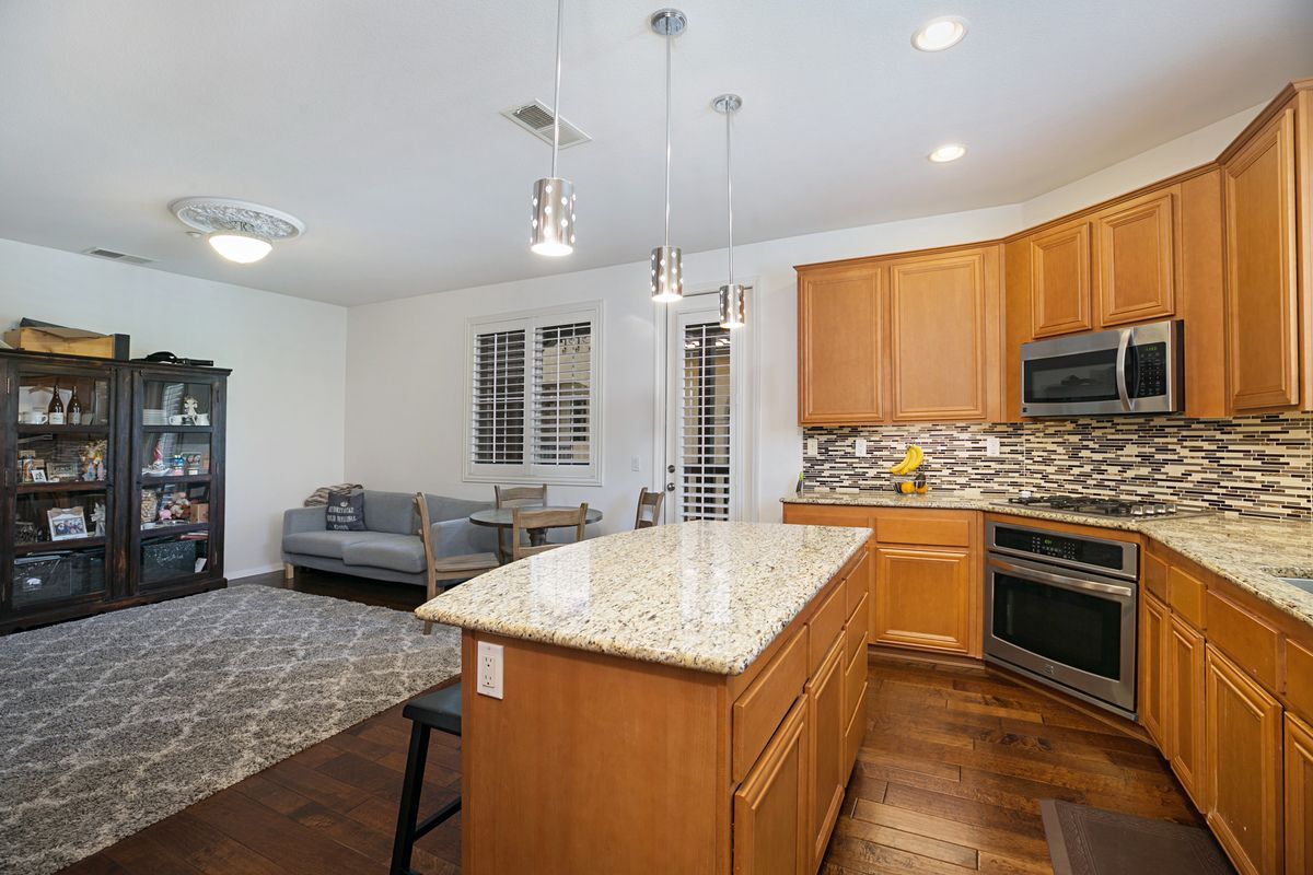 Building Photo - 13325 Via Costanza