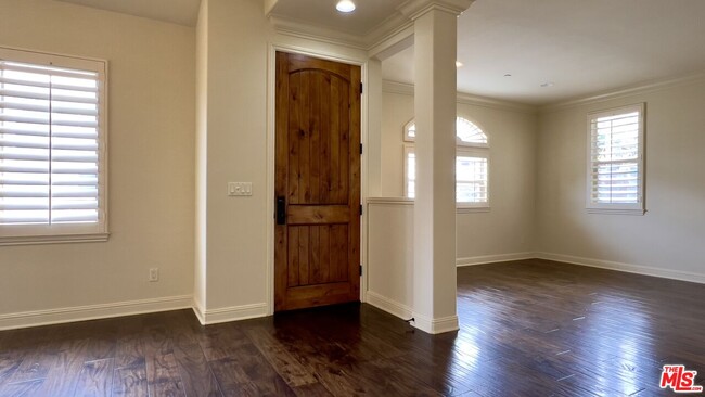 Building Photo - 1011 Green Ln