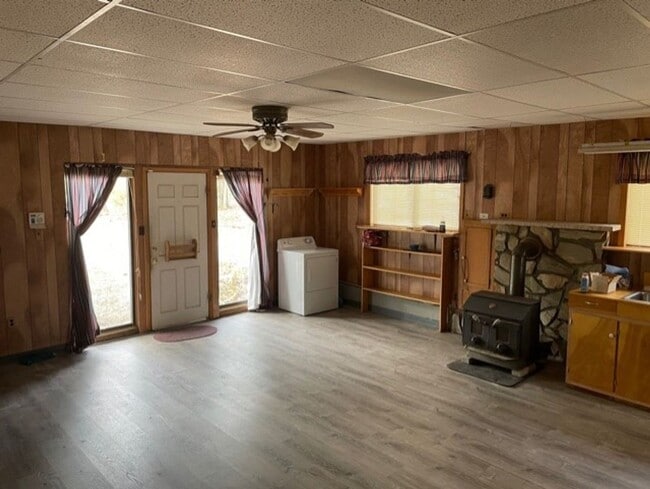 Building Photo - Lakeview Ranch Located in a Quiet Neighborhood