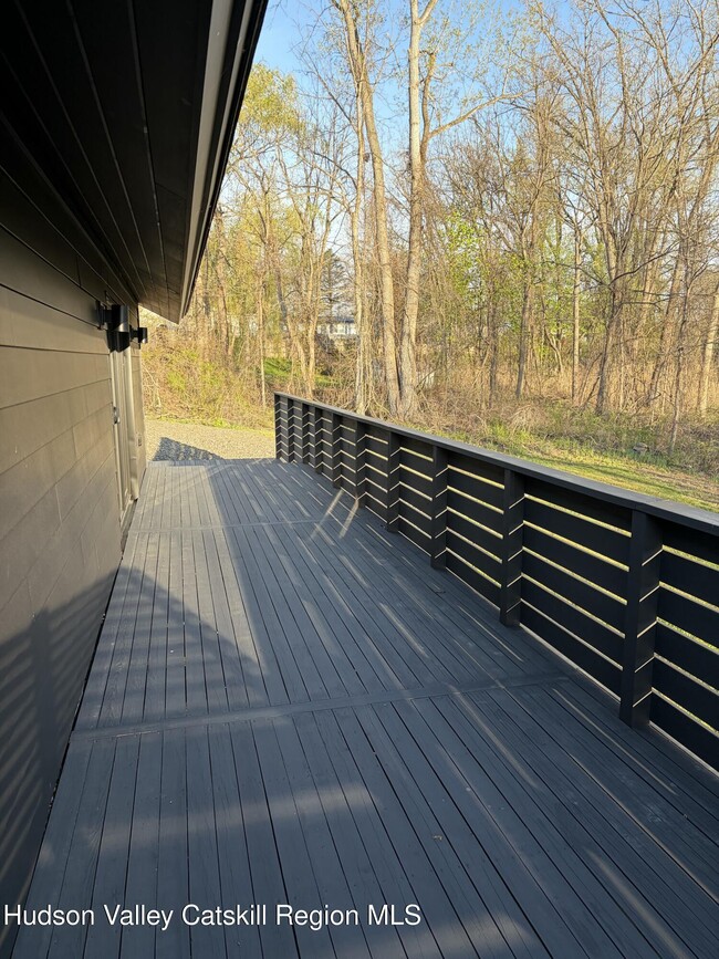 Building Photo - 13 Regal Rd