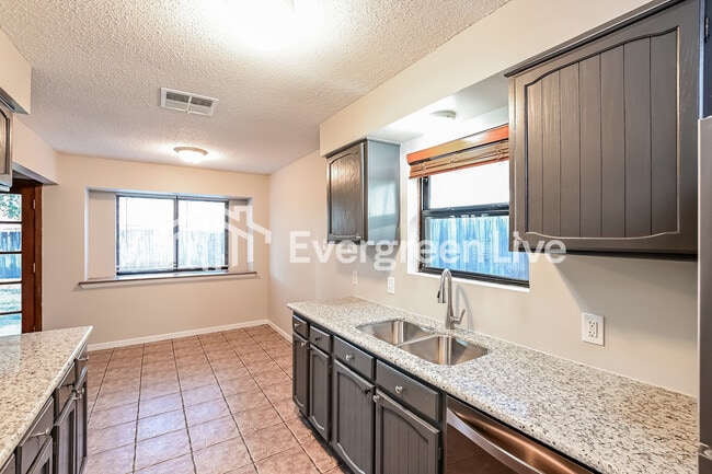 Building Photo - 6019 Coachgate Dr