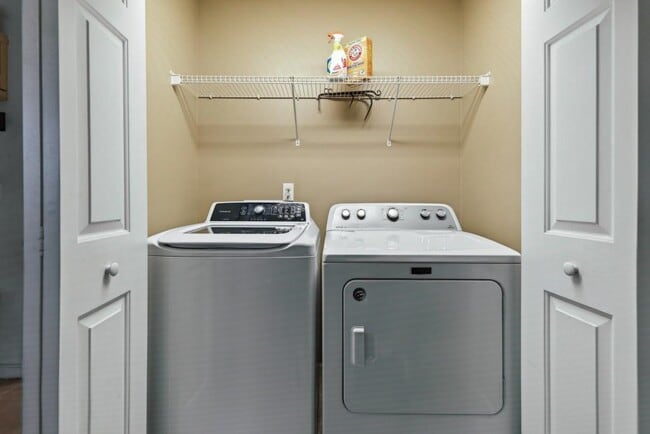 Building Photo - 1727 Canopy Oaks Dr