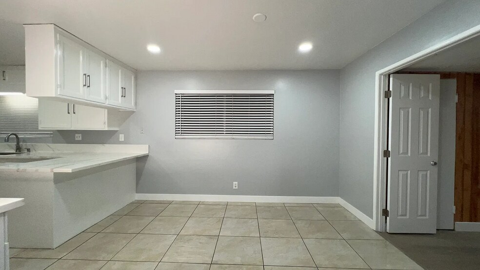 Dining Room - 15503 Bloomfield Ave