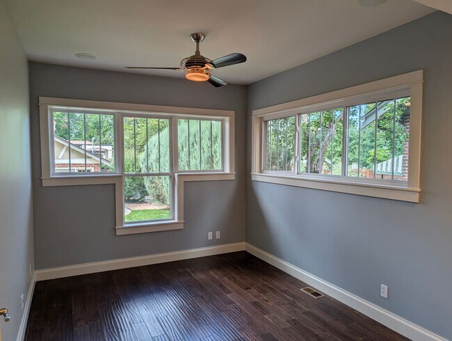 Building Photo - Beautiful 3 Bedroom House right across from City Park