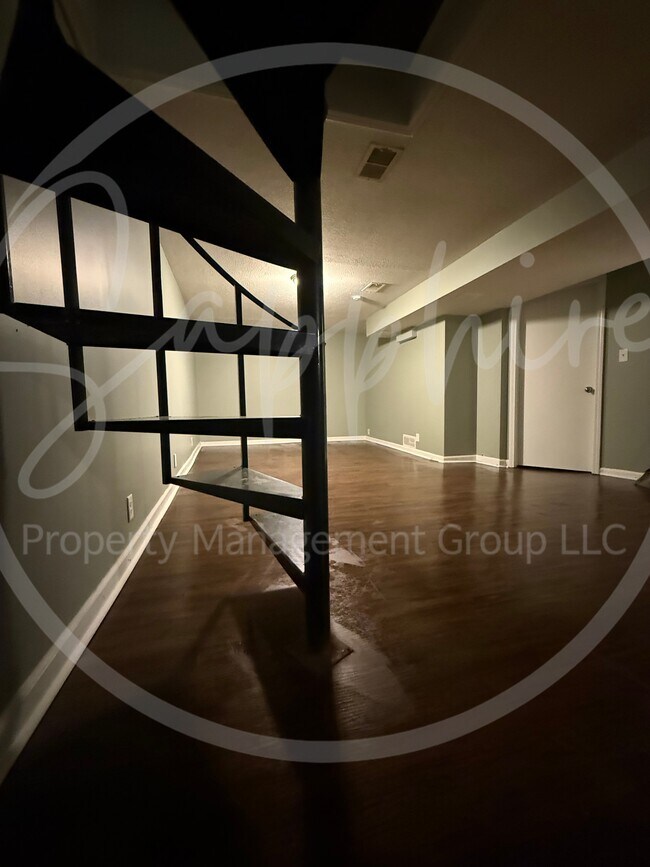 Building Photo - 2815 S Collin Ave