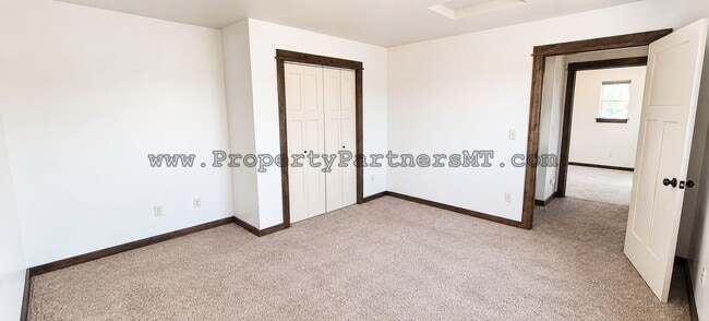 Building Photo - 3 Bed 2.5 Bath Upscale Condo