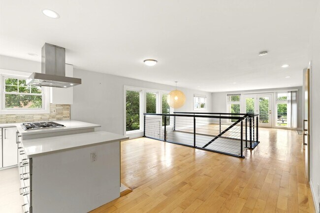 Building Photo - 6 Grand Cove Way