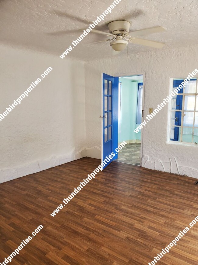 Building Photo - Charming 2 bedroom, 1 bathroom in Wells Park!