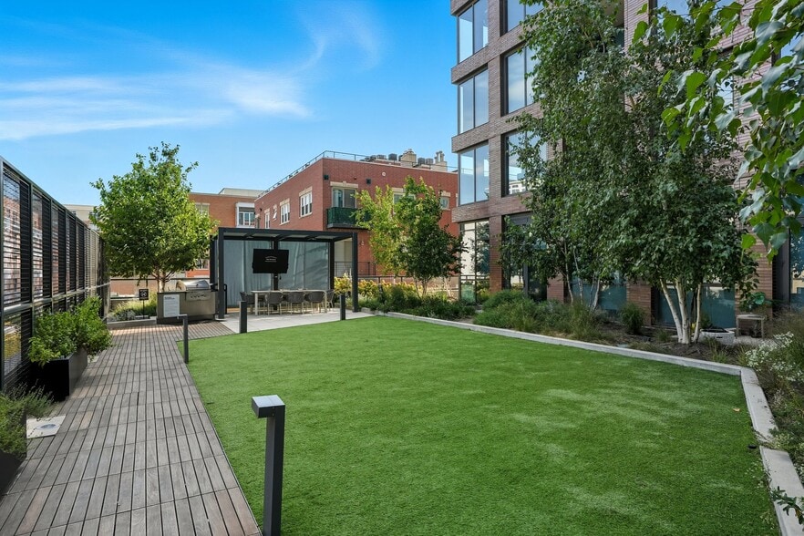 Building Photo - 932 W Washington Blvd