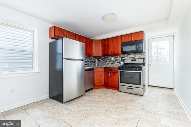 Building Photo - 2726 Edgemont St