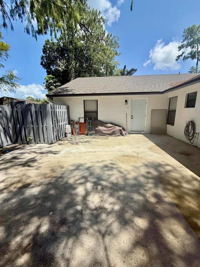 Building Photo - 1577 Hawthorne Pl