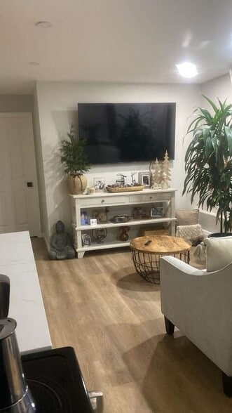 Building Photo - 62 Sycamore St