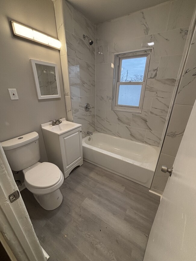 Building Photo - 373 Taft Pl