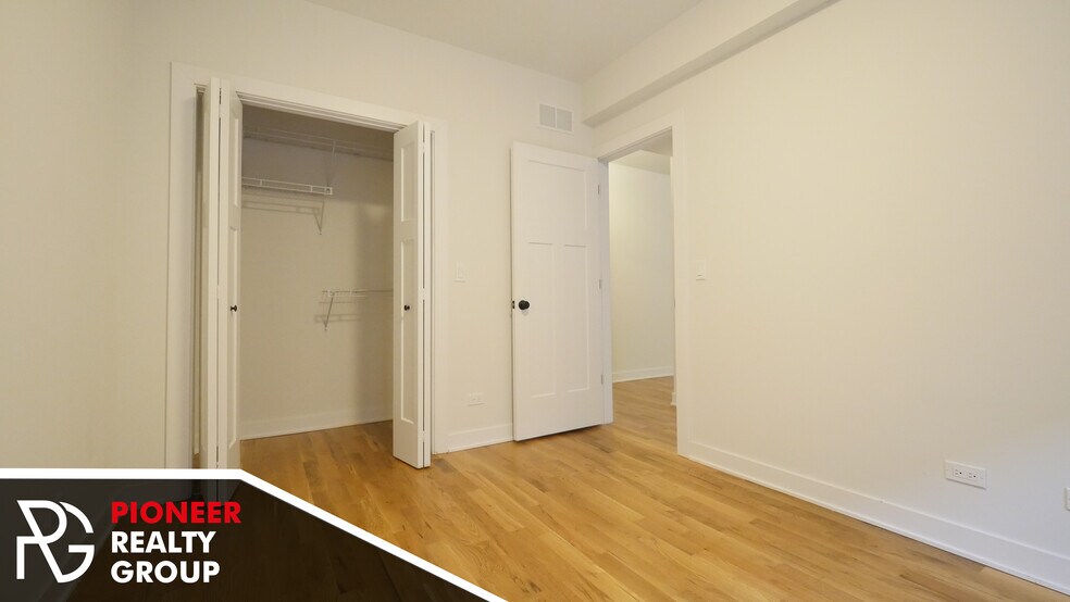 Building Photo - 2207 W Eastwood Ave