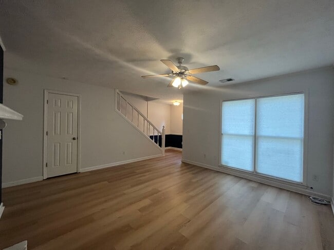 Building Photo - Your Dream Home is Waiting for You! Yardwo...