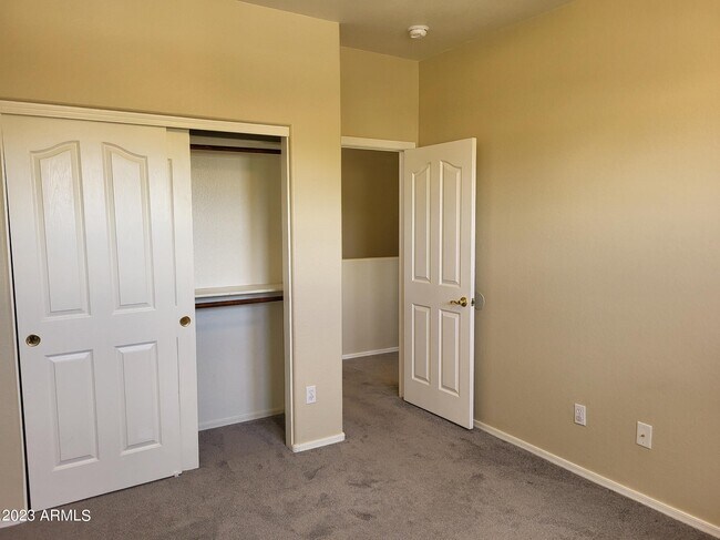 Building Photo - 6816 W Buckskin Trail