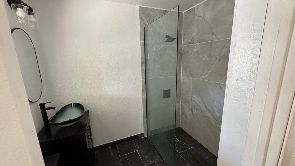 Master bath - 1787 Pinon Ave