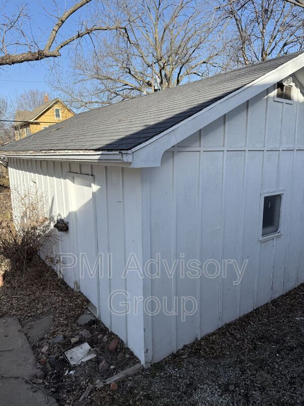 Building Photo - 1275 SW Mulvane St