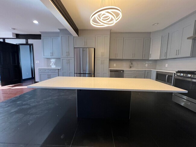 Primary Photo - 306 Exchange