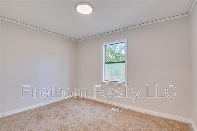 Building Photo - 2349 Henry Cir