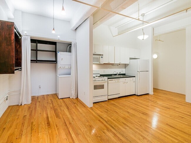 Building Photo - 42 Chauncy St