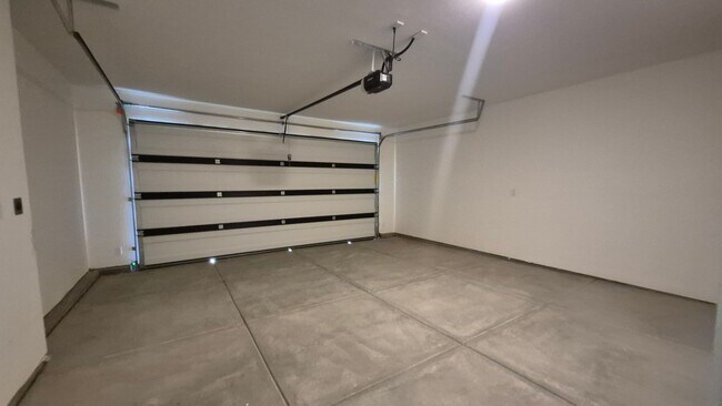 Building Photo - 5669 S Weehawken Ln