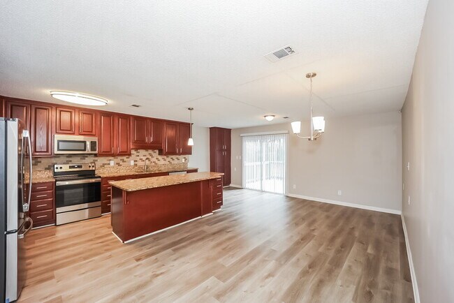 Building Photo - 2061 Poplar Rd