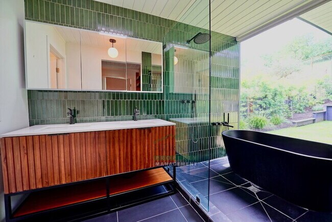 Building Photo - 18 Anchorage Ct